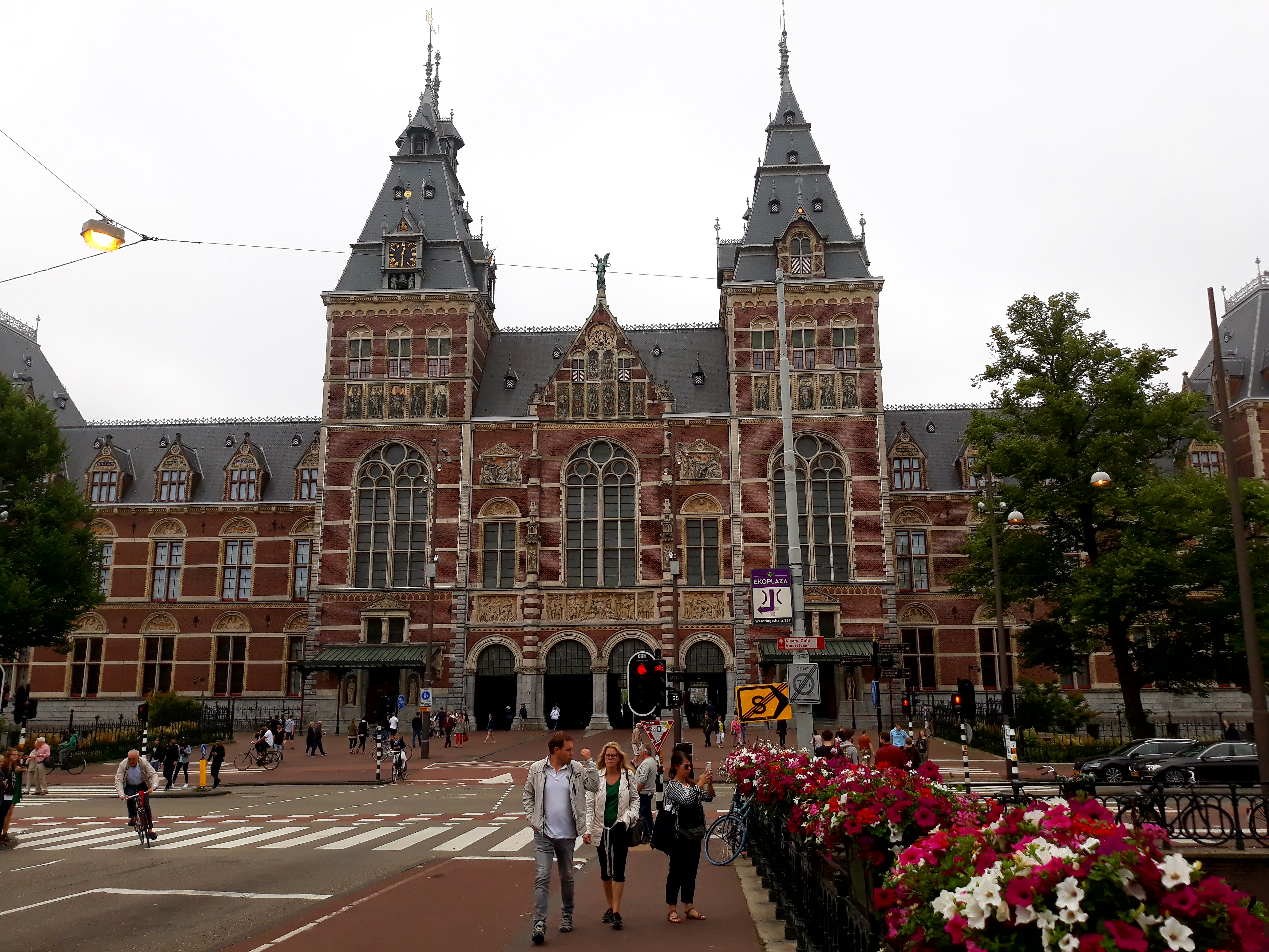 Elektriciteitsproblemen of Stroomstoring in Amsterdam? Allersnelste Nanie is het juiste adres voor al uw elektrotechnische werkzaamheden !